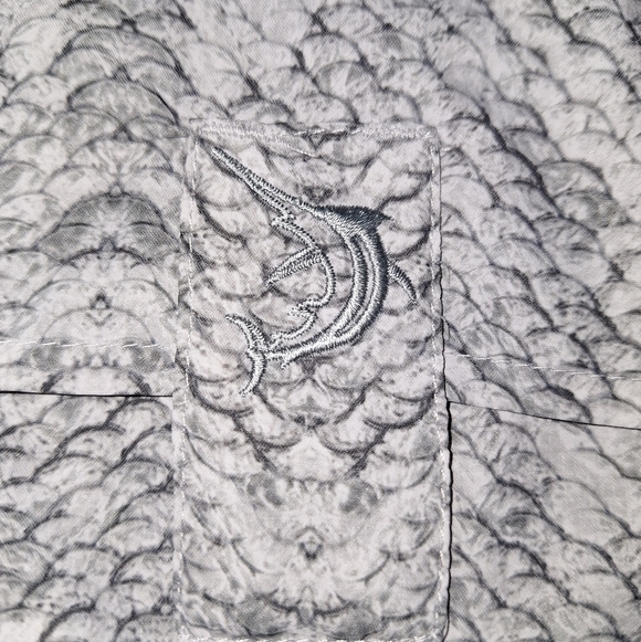 A Reel Legends men's medium long sleeve fishing shirt. Silver fishscale pattern - Picture 8 of 8